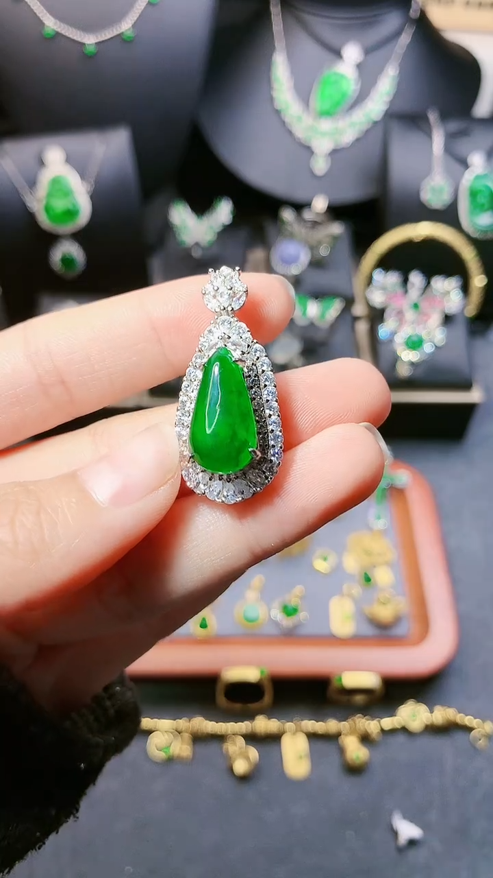 【闪购商品】翡翠吊坠(赠链)银S925镶嵌吊坠