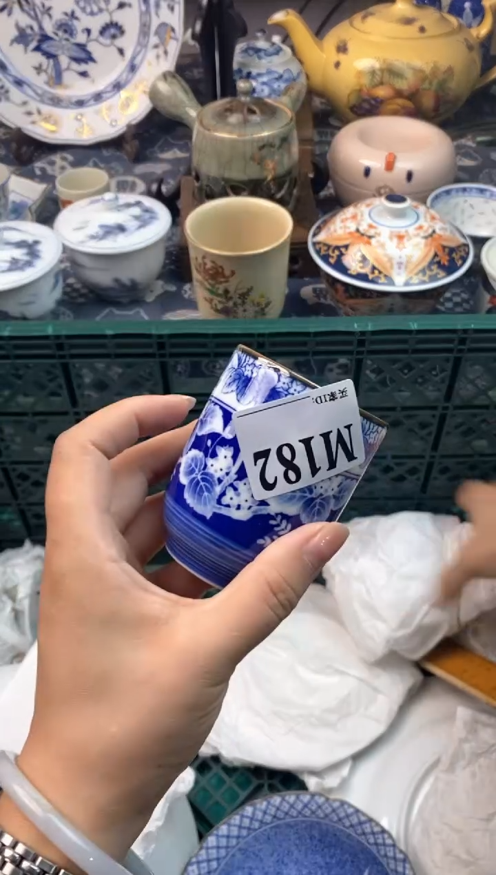 瓷片不****81111111111111111