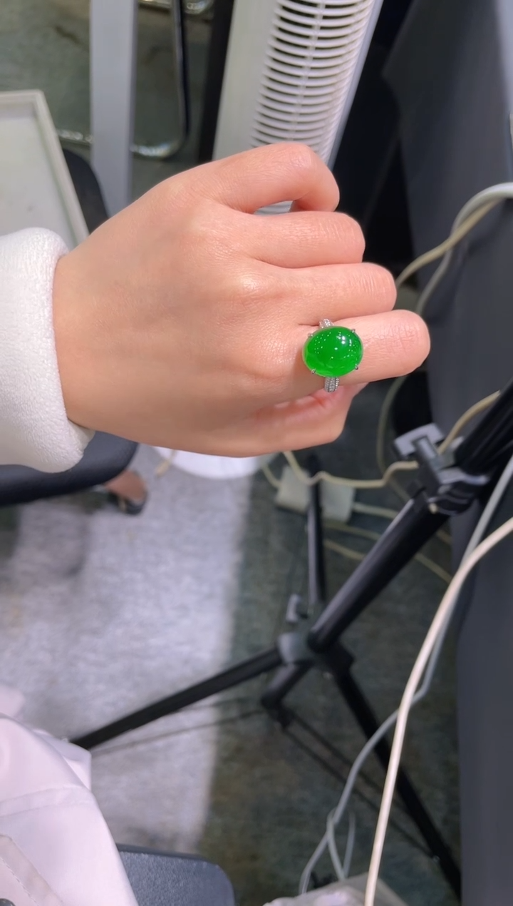 【闪购商品】翡翠吊坠(不含链)18K金镶嵌A28