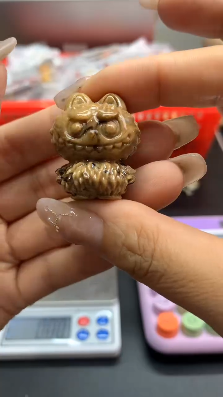 未镶嵌琥珀珠宝奇石407