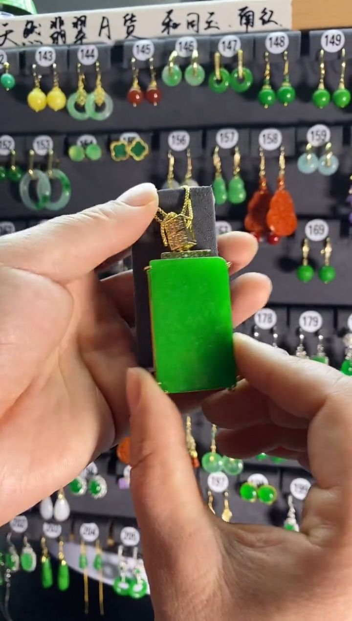 【闪购商品】翡翠耳饰银S925镶嵌218...