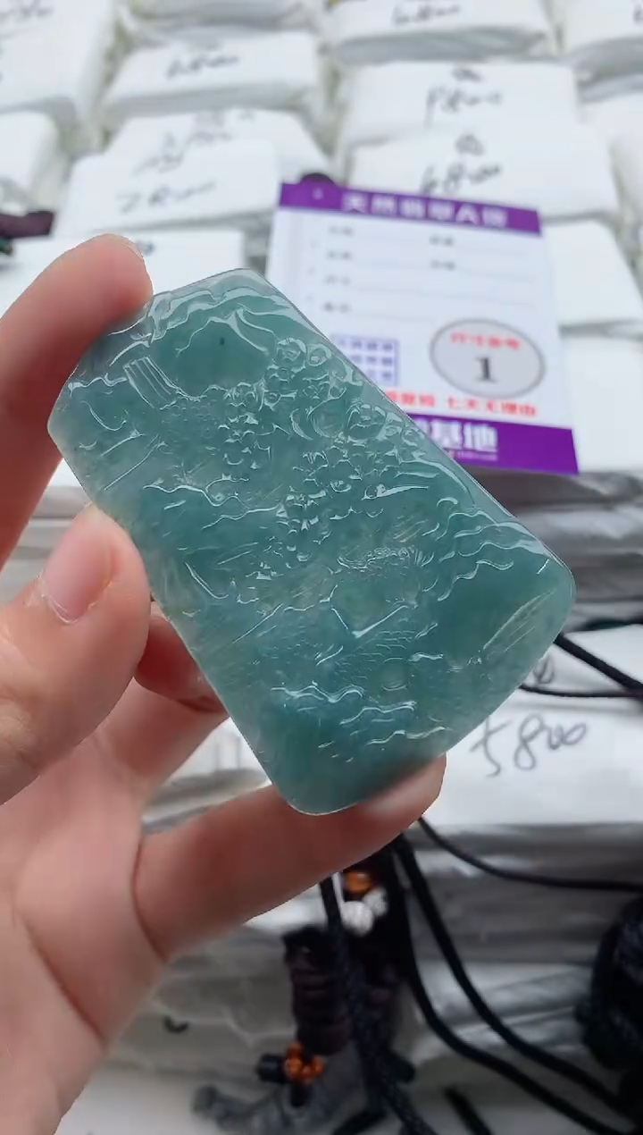 翡翠未镶嵌颈饰········