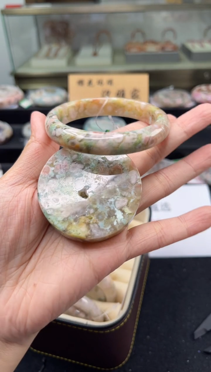 未镶嵌手镯石英质玉57圈口（赠品镯心）689