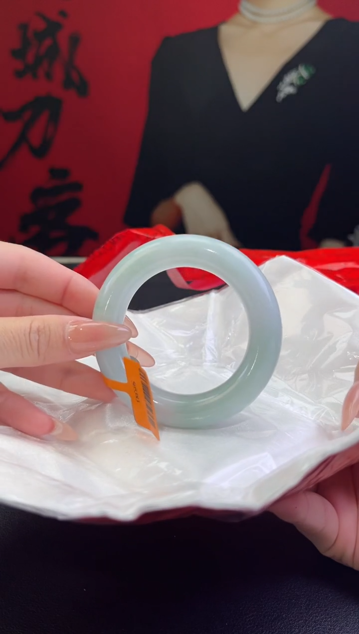 【闪购商品】翡翠手镯未镶嵌12翡翠手镯(微瑕）