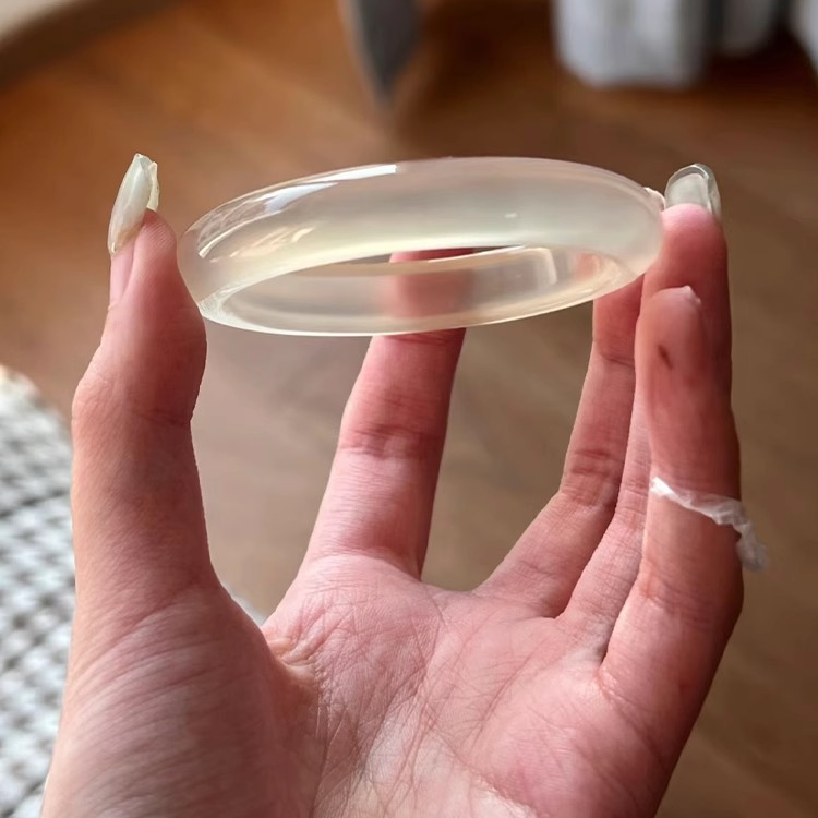 纯天然玛瑙手镯香槟金冰种玉镯马料高冰白月光玉髓多样性发其一