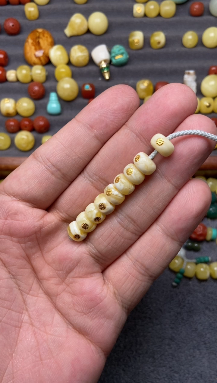 22K金镶嵌蜜蜡珠宝奇石