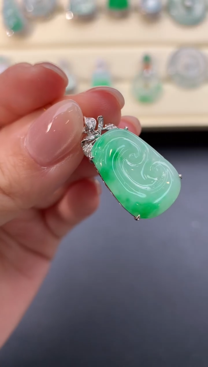 【闪购商品】翡翠颈饰18K金镶嵌D535     