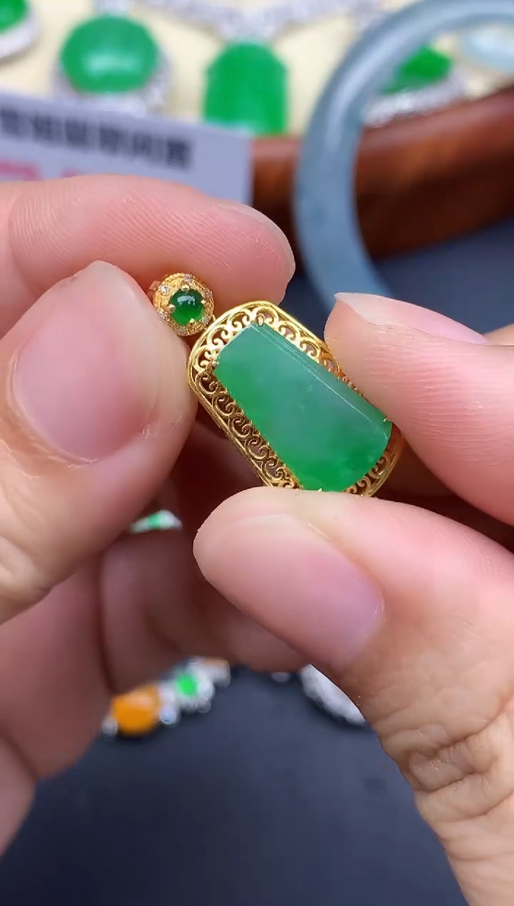 颈饰18K金镶嵌翡翠354-中国好珍宝