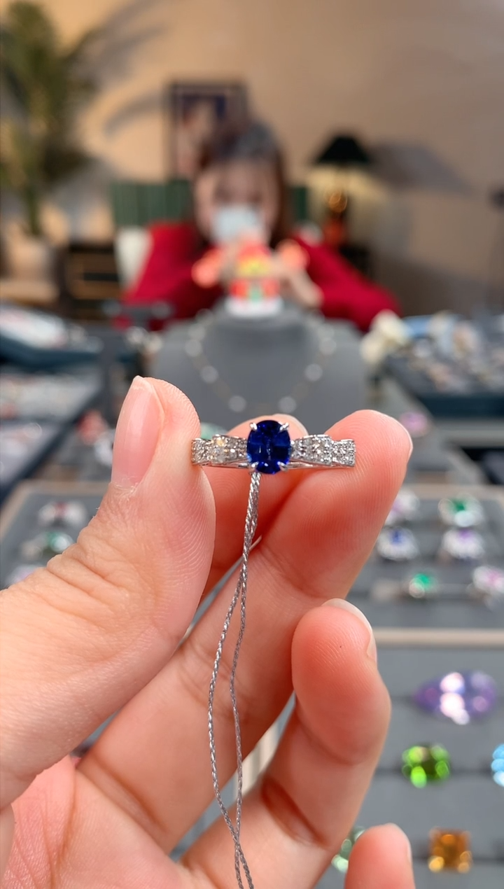 【闪购商品】蓝宝石戒指18K金镶嵌蓝宝石戒指