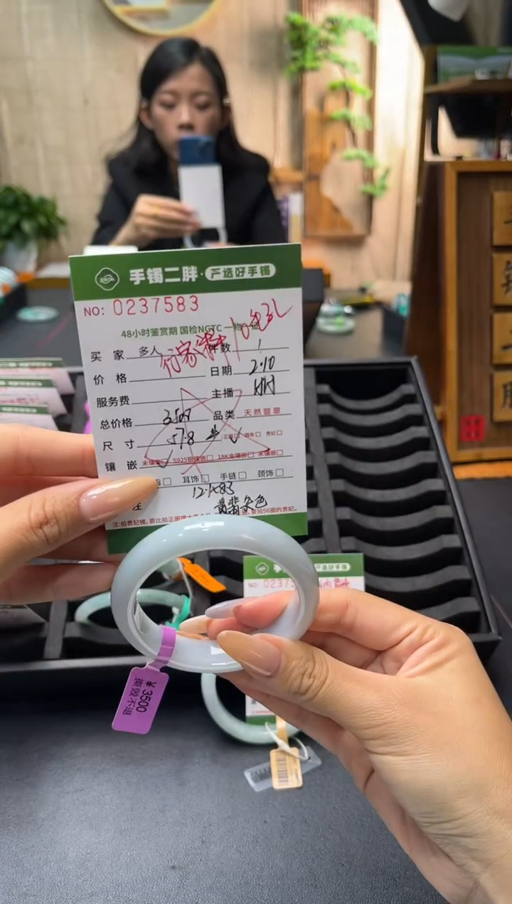 【闪购商品】翡翠手镯未镶嵌多人