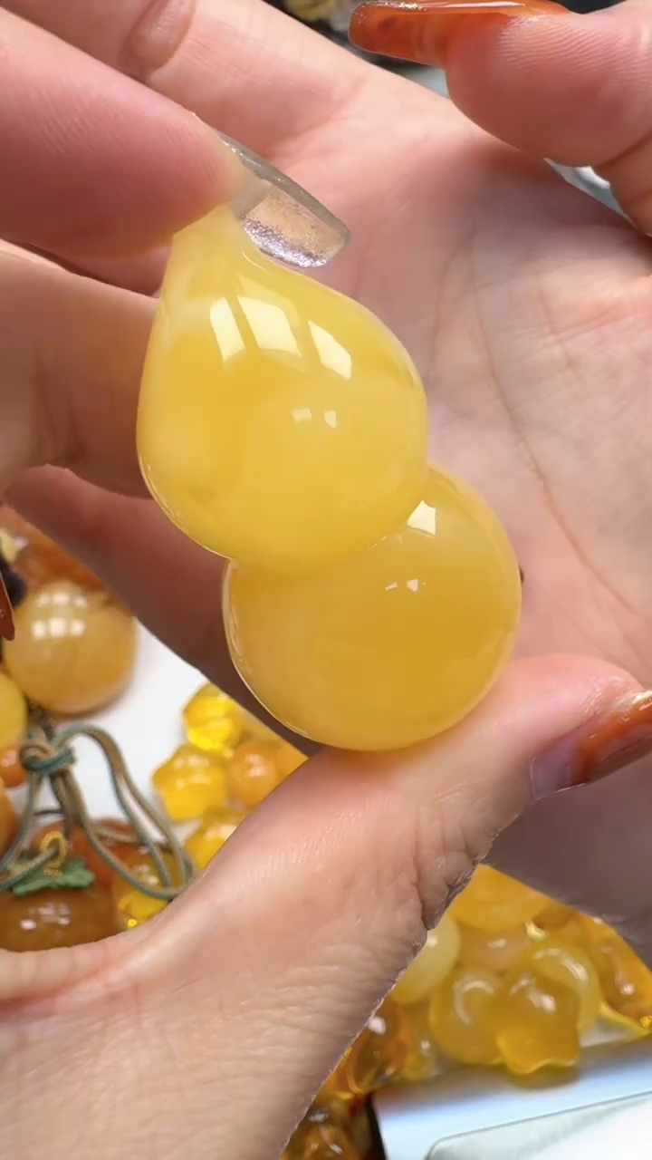 裸石琥珀未镶嵌如图