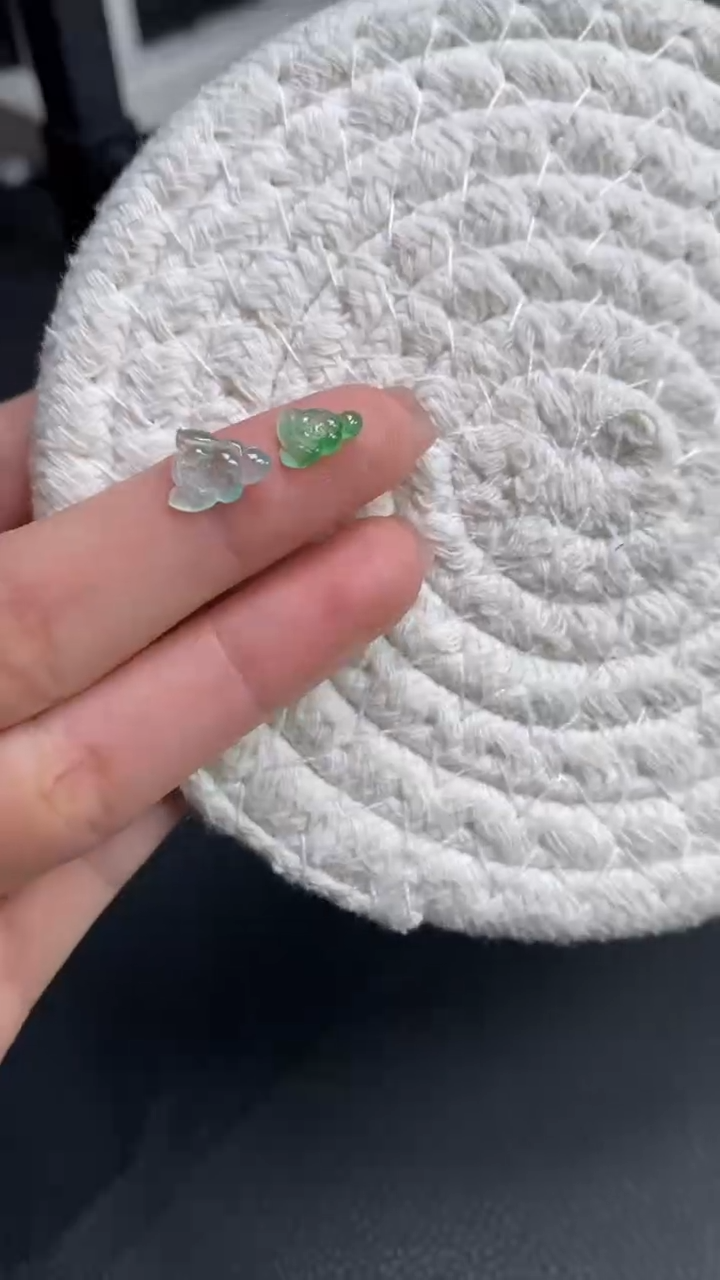 定制翡翠未镶嵌一对冰飘绿莲花