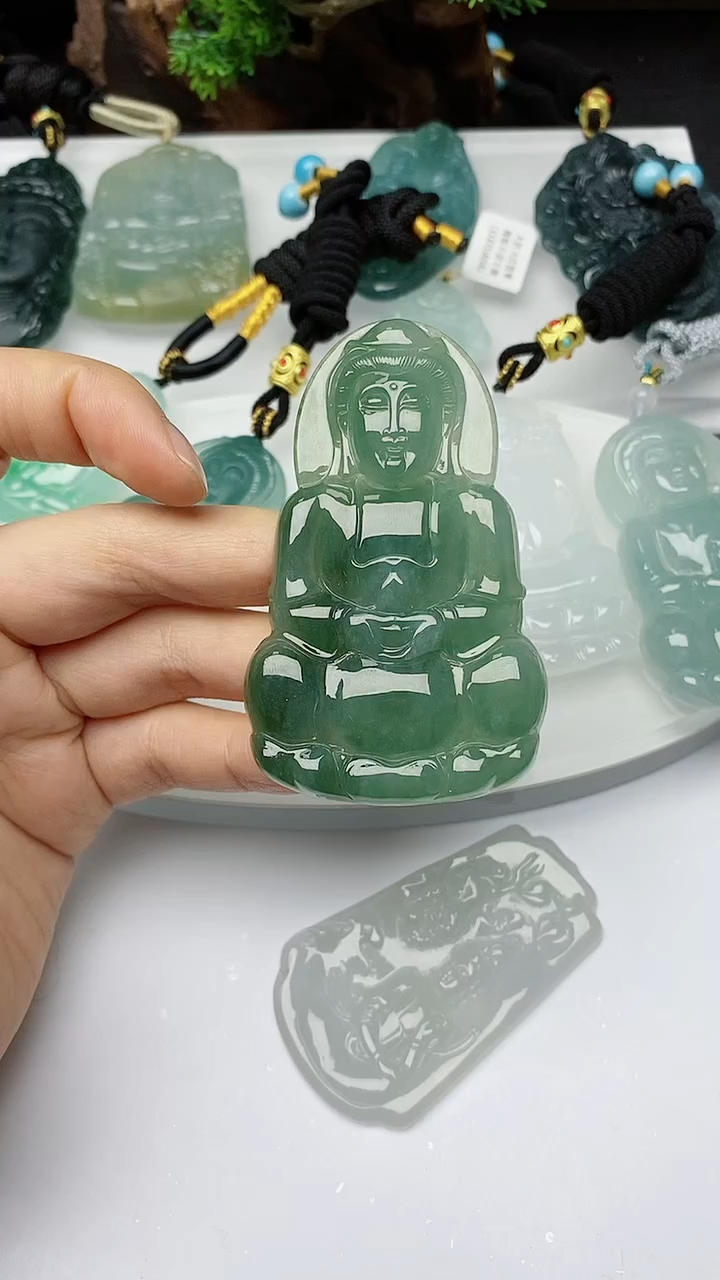 【闪购商品】翡翠颈饰未镶嵌