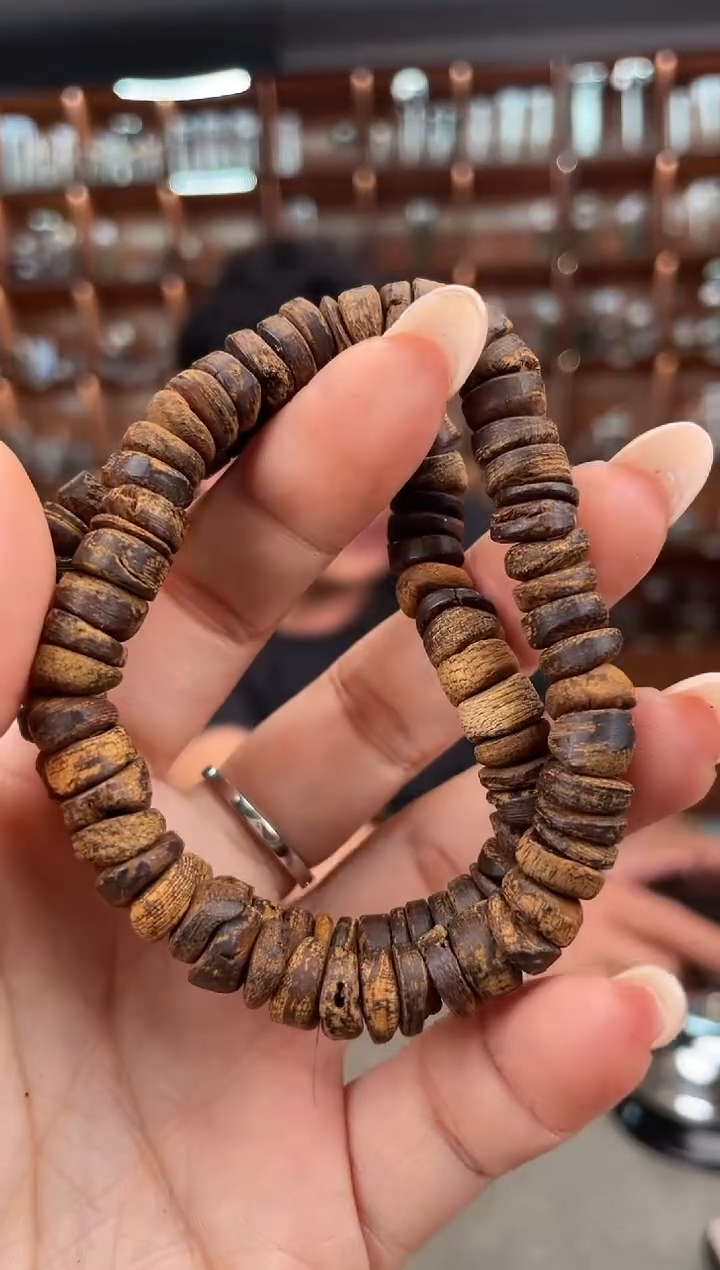 【闪购商品】沉香手串83号斯里兰卡多样性发一条