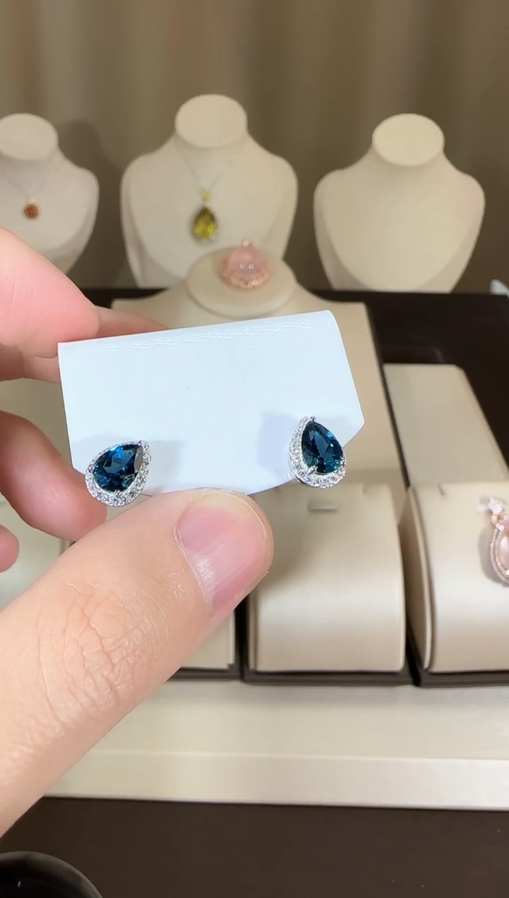 【闪购商品】托帕石耳饰银S925镶嵌耳钉5*7mm