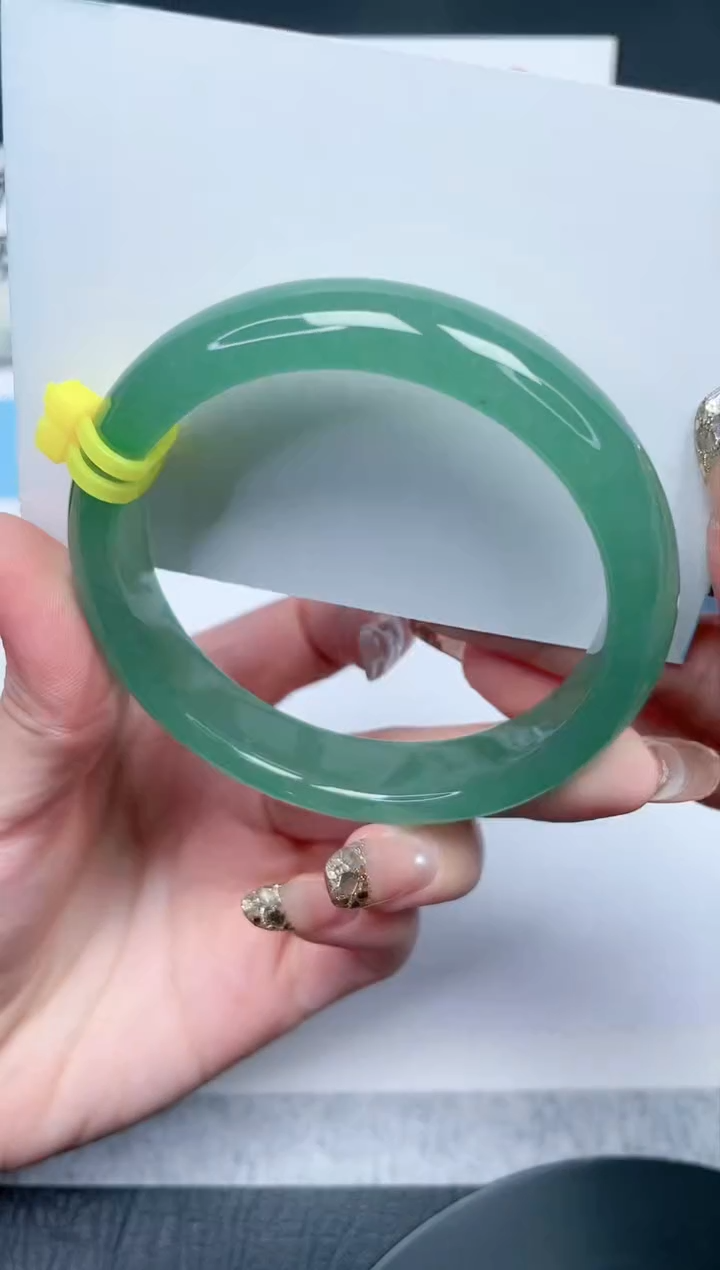 【闪购商品】石英质玉手镯未镶嵌7-58.3