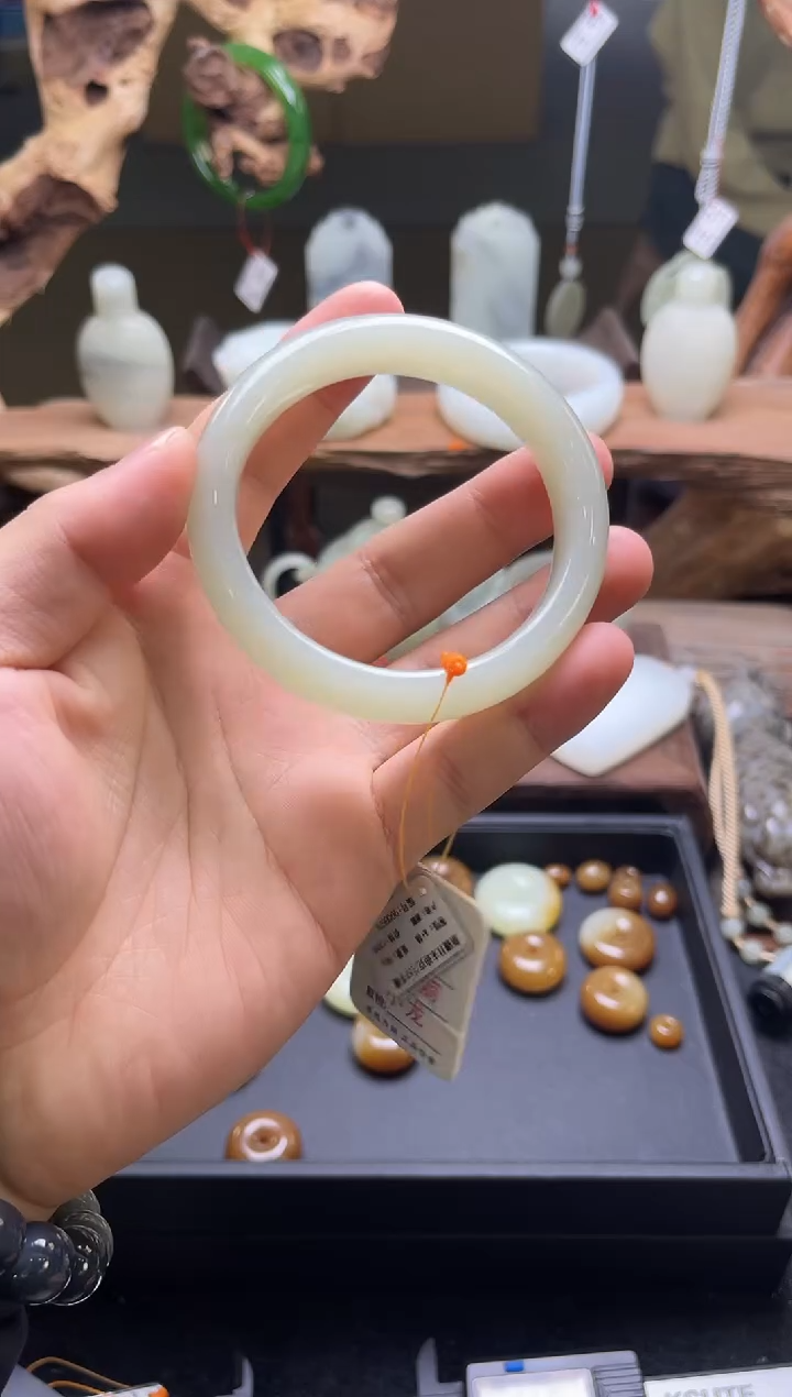 【闪购商品】和田玉手镯未镶嵌且末迪克兰 57圈S 9006676