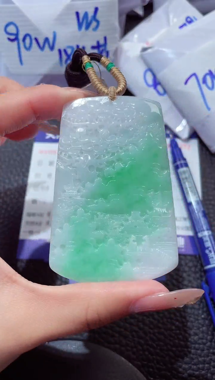 颈饰未镶嵌翡翠20260103