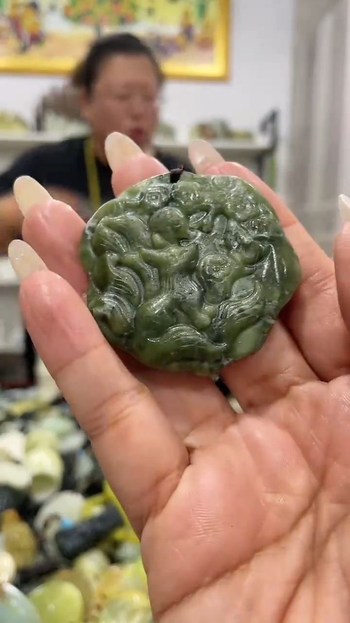 岫玉未镶嵌吊坠            