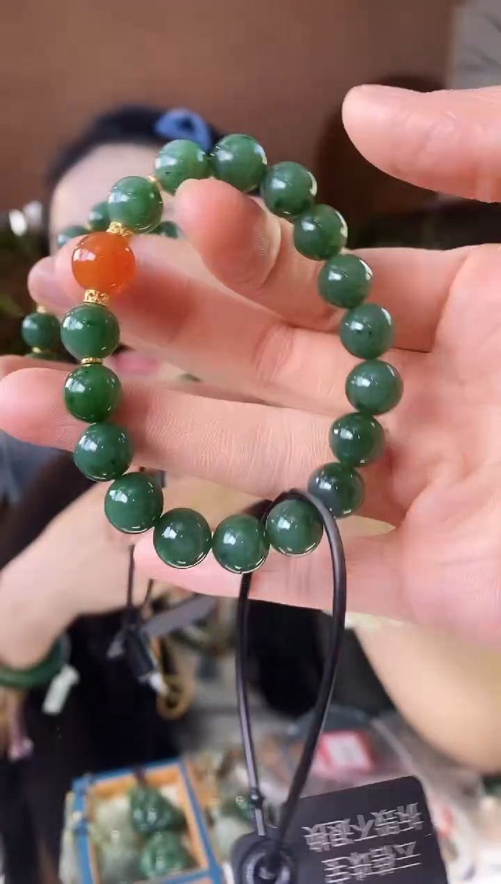 颈饰未镶嵌和田玉10MM碧玉南,红手串