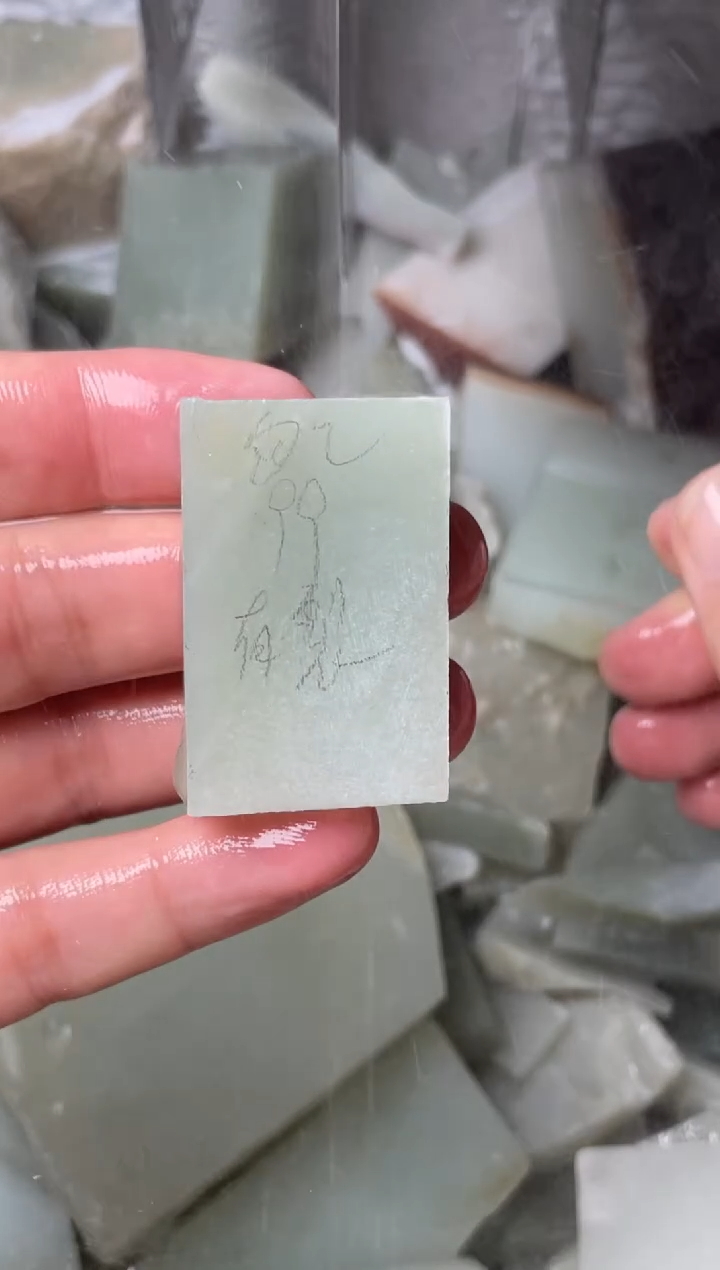 定制和田玉定制挂件有裂