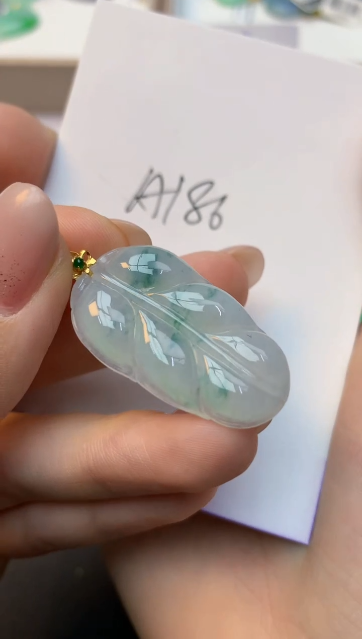 颈饰18K金镶嵌翡翠天然A货缅甸翡翠百元以上9元证书费自理