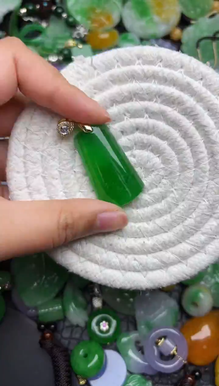 颈饰未镶嵌翡翠缅甸翡翠吊坠