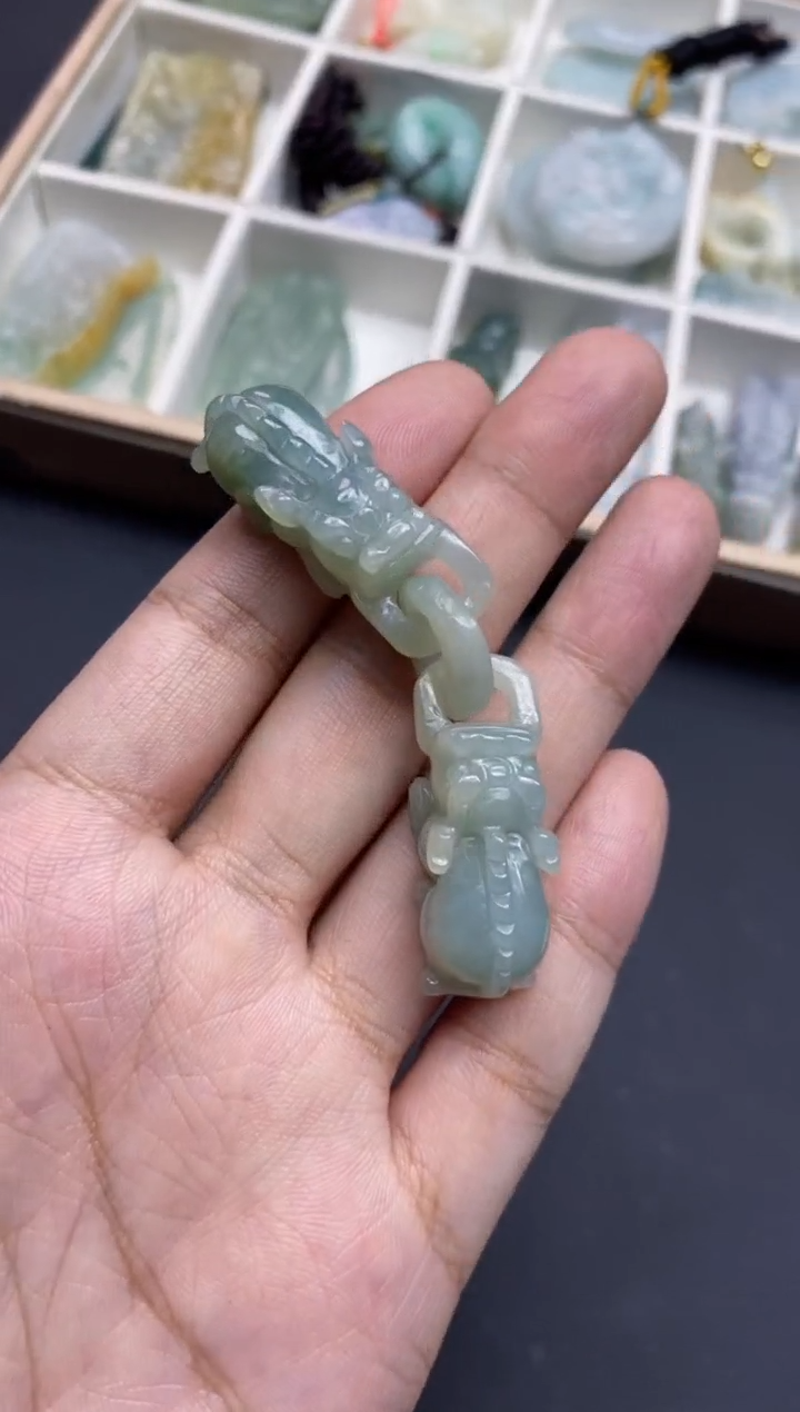 颈饰未镶嵌翡翠链雕貔貅1