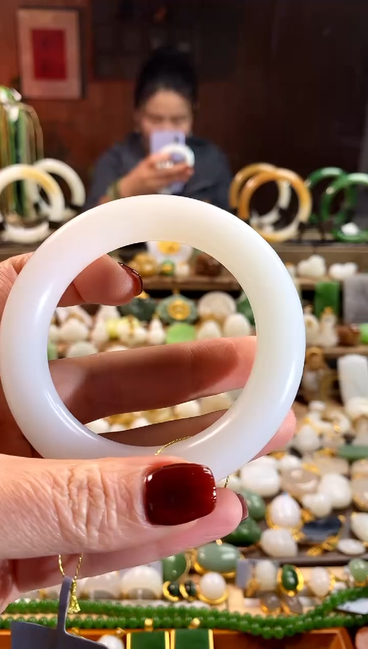 【闪购商品】和田玉手镯未镶嵌56