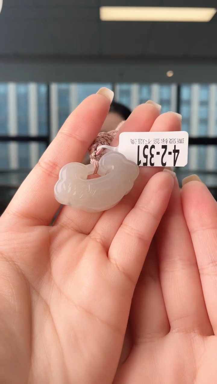 颈饰未镶嵌和田玉锁 351