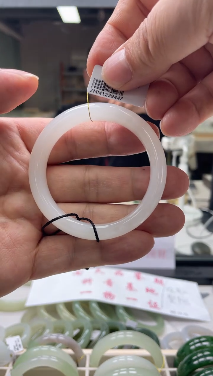 【闪购商品】和田玉手镯未镶嵌52圈口9447