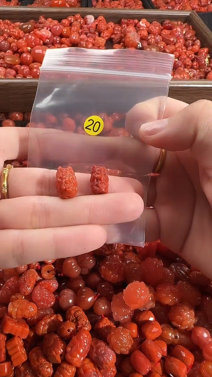 颈饰未镶嵌南红玛瑙1