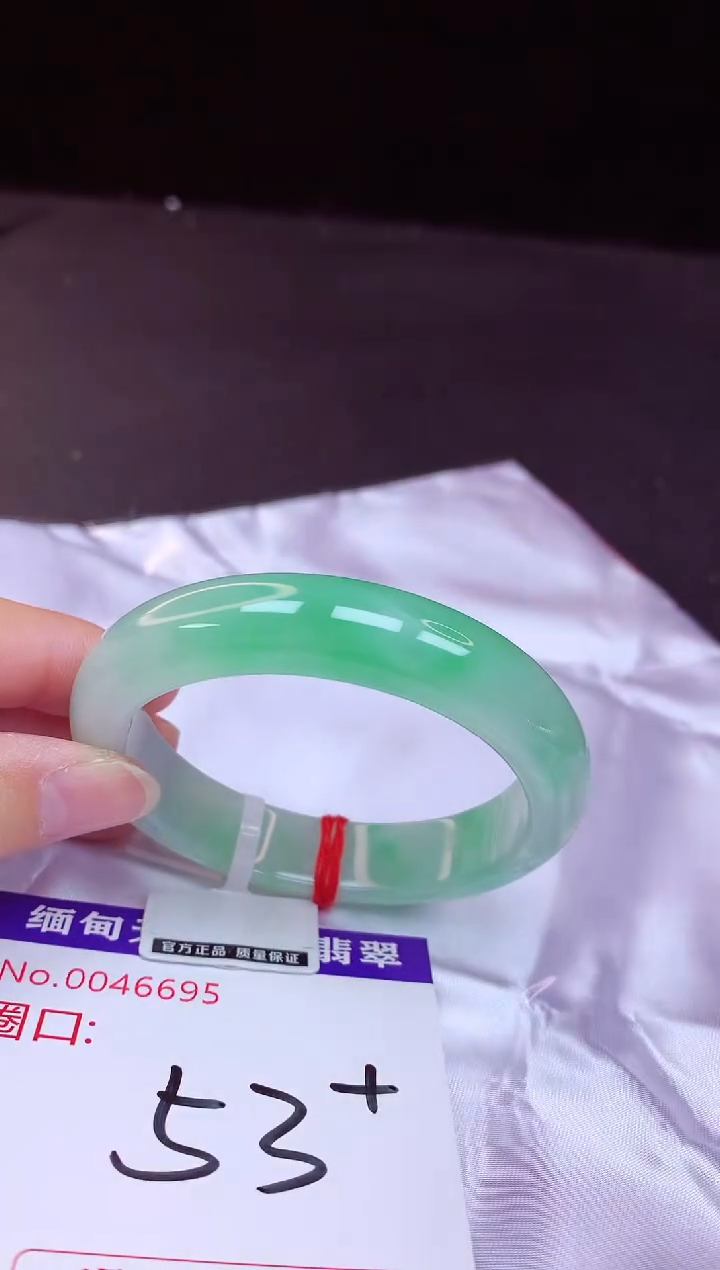 翡翠手镯未镶嵌53+             