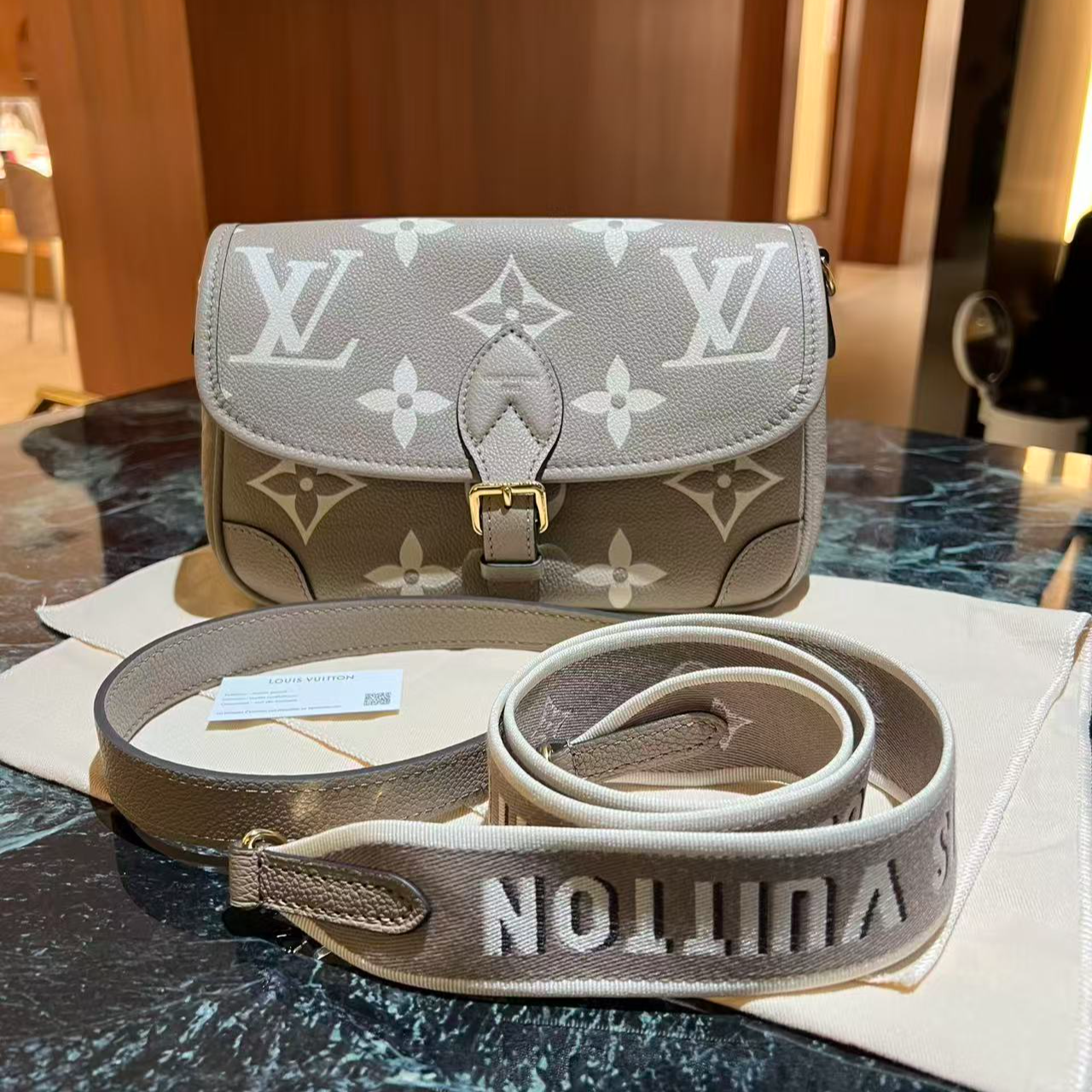 99新 LouisVuitton/路易威登 lv全皮大象灰法棍