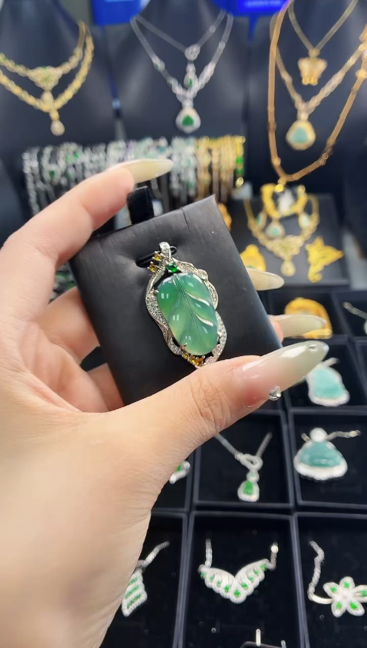 翡翠未镶嵌吊坠(不含链)天然翡翠a货 多样性发其一