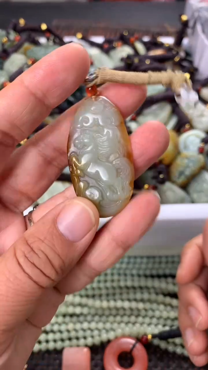 【闪购商品】和田玉颈饰未镶嵌多样性发货没有证书拍一发一有瑕
