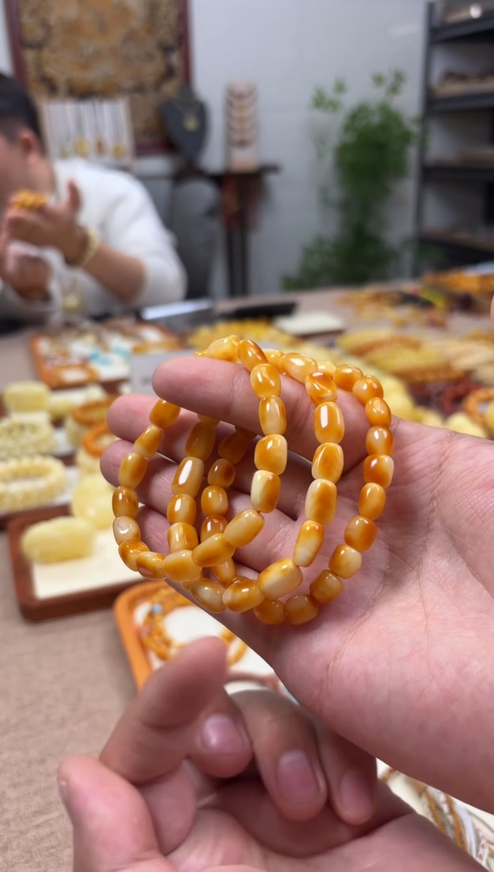 【闪购商品】蜜蜡裸石未镶嵌发其一