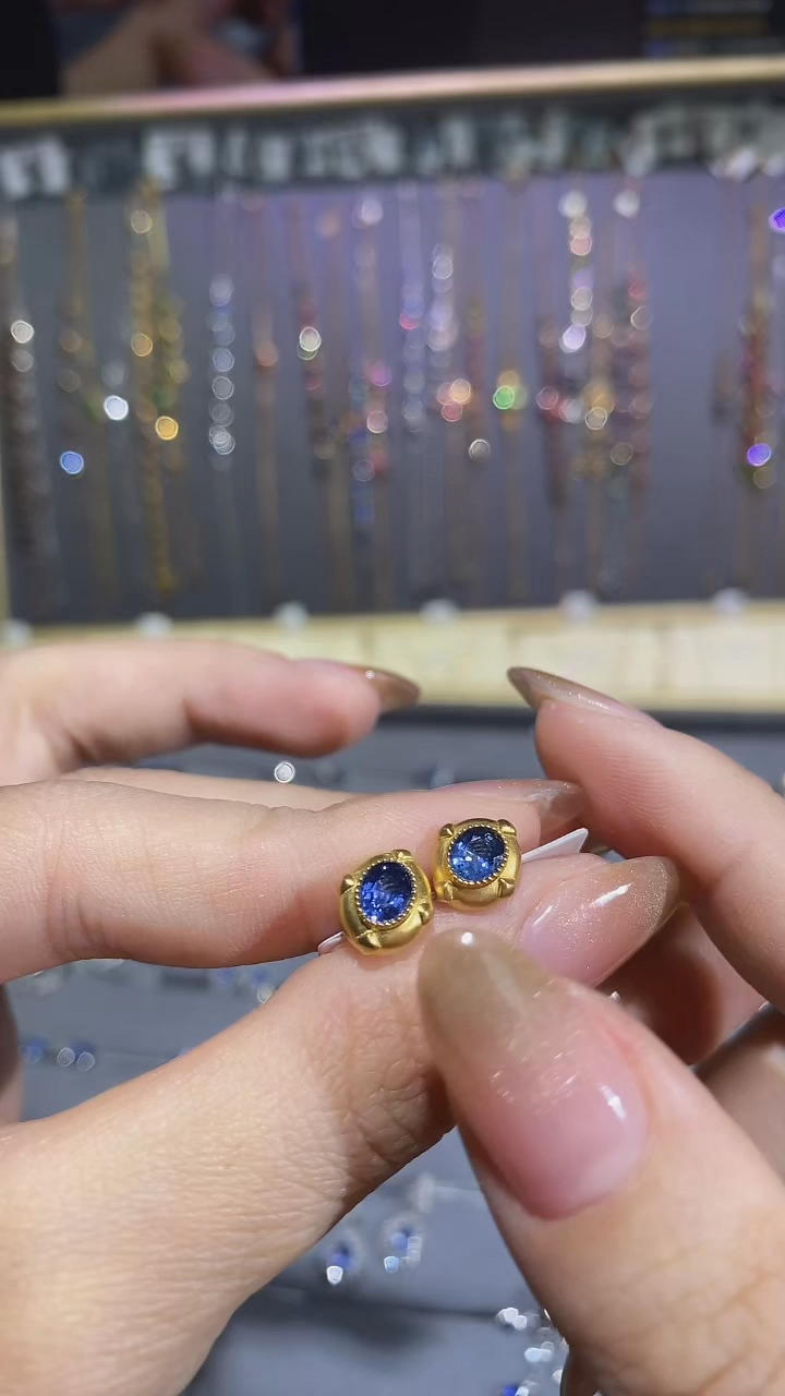 【闪购商品】蓝宝石耳钉18K金镶嵌耳钉