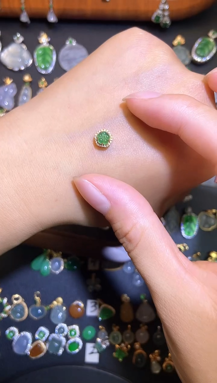 翡翠18K金镶嵌吊坠(不含链)天然a货翡翠