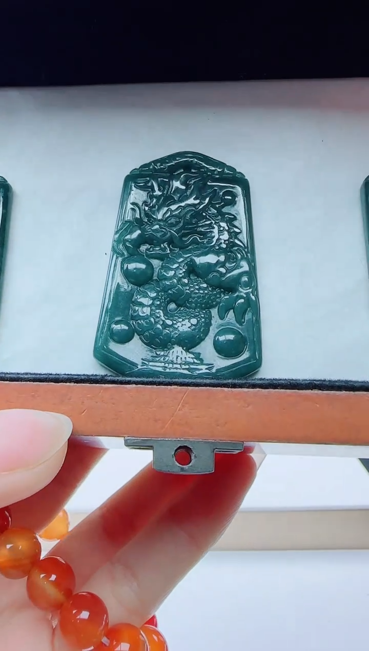 颈饰未镶嵌翡翠多样性发其一