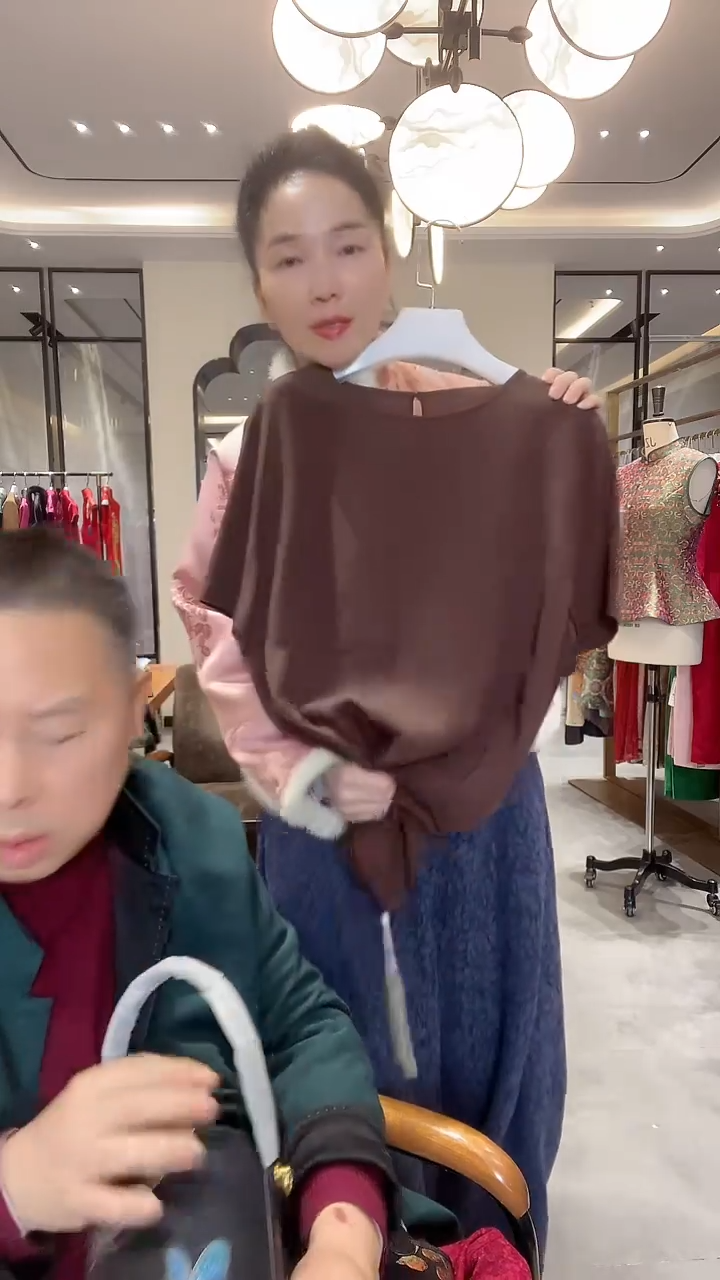 巧克力真丝上衣xl码 199