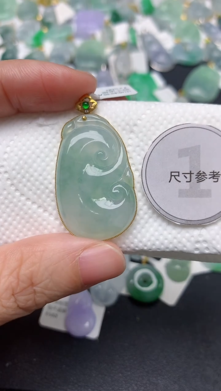 颈饰18K金镶嵌翡翠天然缅甸A货翡翠