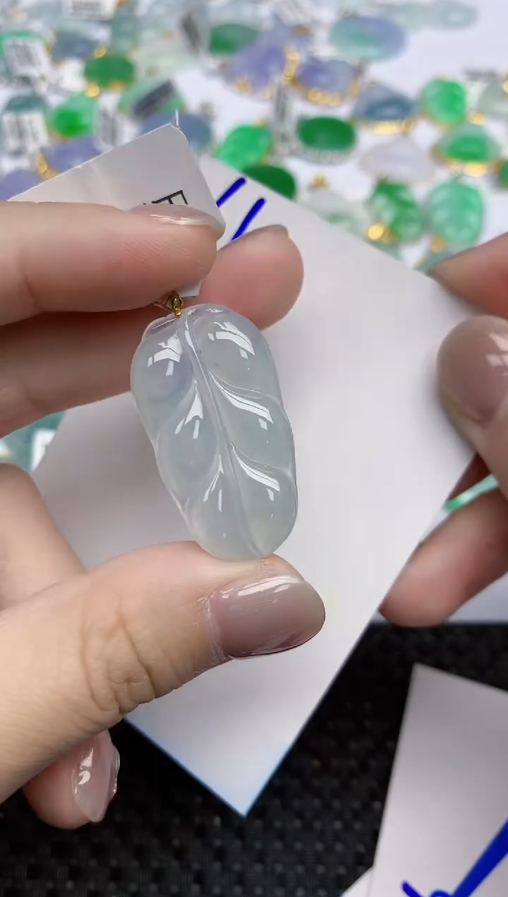 【闪购商品】翡翠挂件18K金镶嵌天然翡翠A货