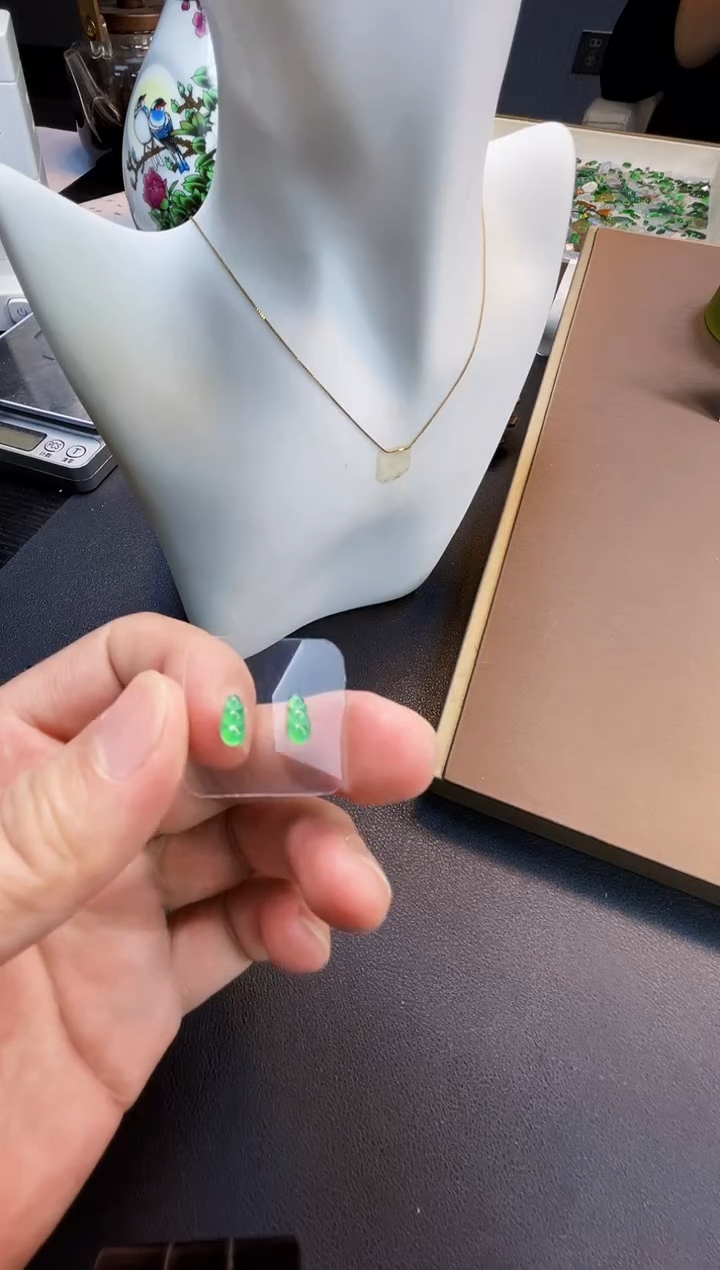 裸石翡翠阿文44阳绿豆子一对7.7*3.7*2.5