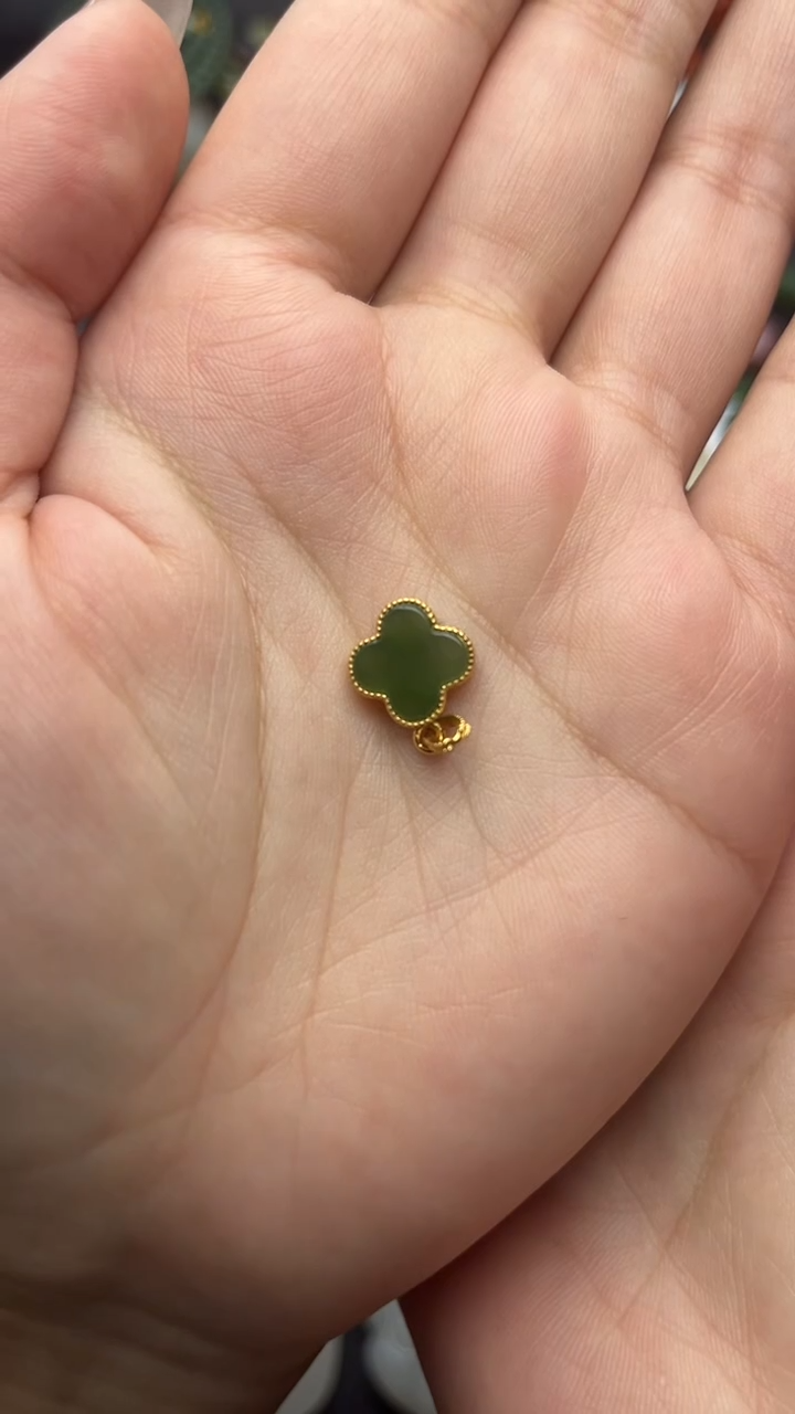 颈饰银S925镶嵌和田玉四叶草