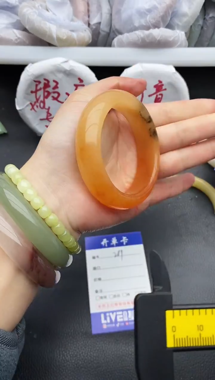 未镶嵌手镯石英质玉瑕疵289+54.6