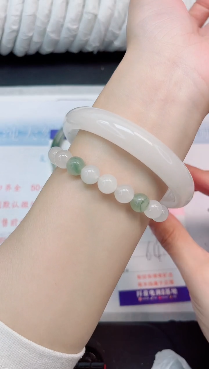 【闪购商品】石英质玉手镯未镶嵌379-64.2