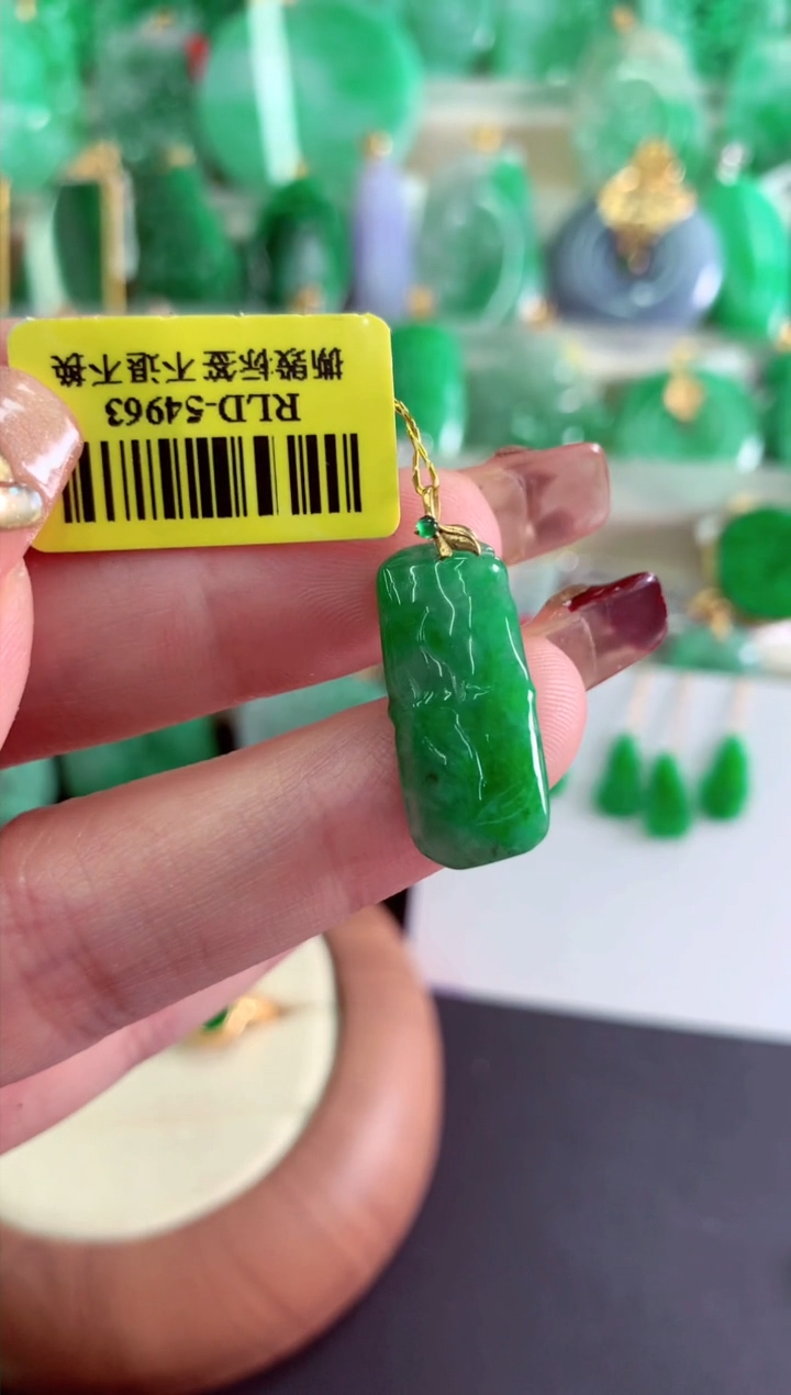 【闪购商品】翡翠吊坠(不含链)18K金镶嵌挂件