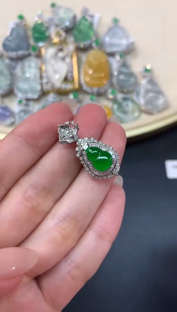 【闪购商品】翡翠吊坠(不含链)18K金镶嵌A301|9800