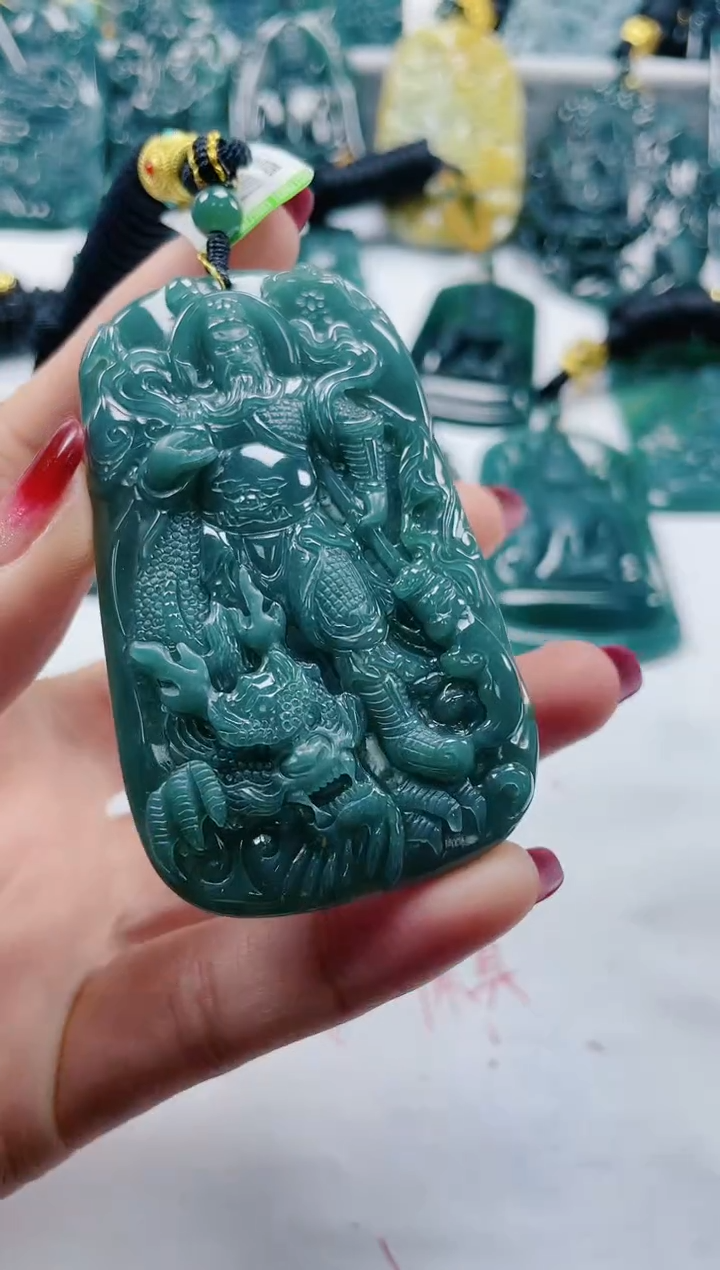 【闪购商品】翡翠颈饰未镶嵌               
